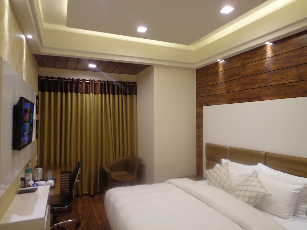 Hotel Taj Princess - Boutique Hotel Delhi  Bagian luar foto