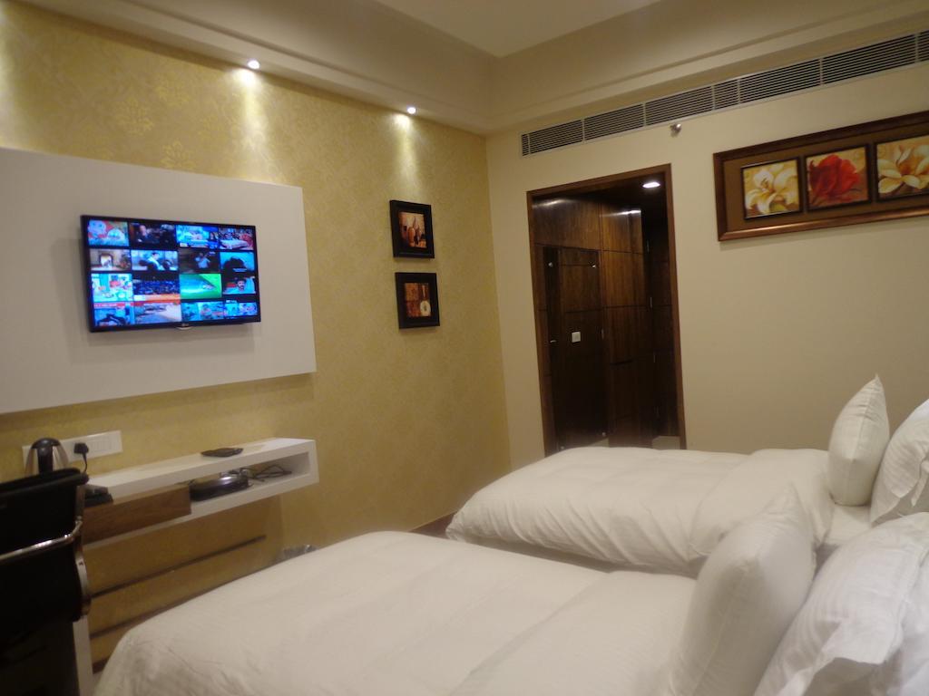 Hotel Taj Princess - Boutique Hotel Delhi  Bagian luar foto