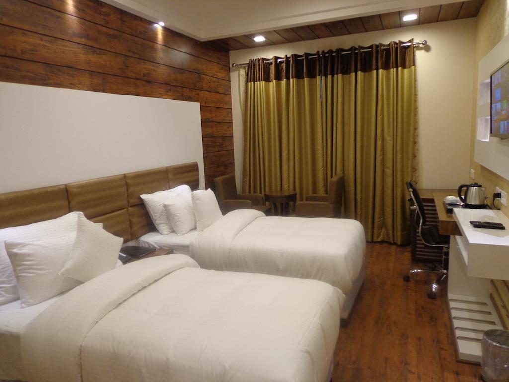 Hotel Taj Princess - Boutique Hotel Delhi  Bagian luar foto